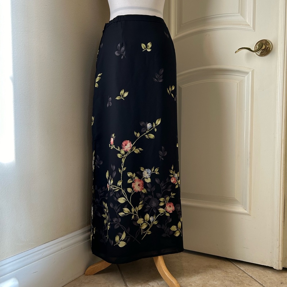 NWOT First Issue floral maxi skirt with lining